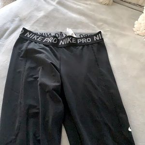 Nike pro leggings size medium